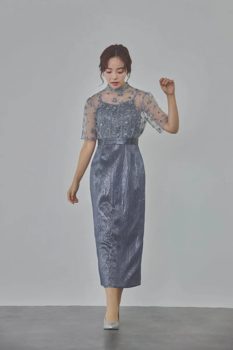 ブルーの刺繍トップス付きシャイニードレス