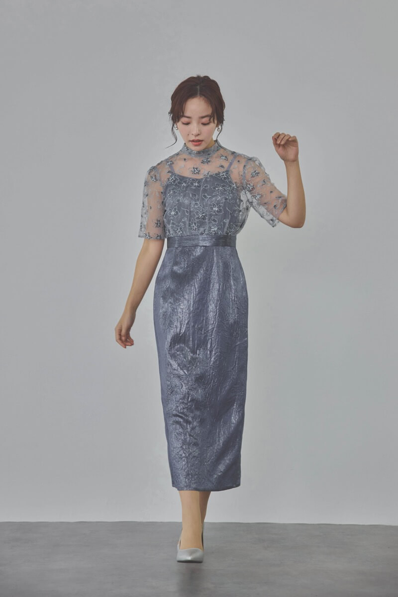 ブルーの刺繍トップス付きシャイニードレス