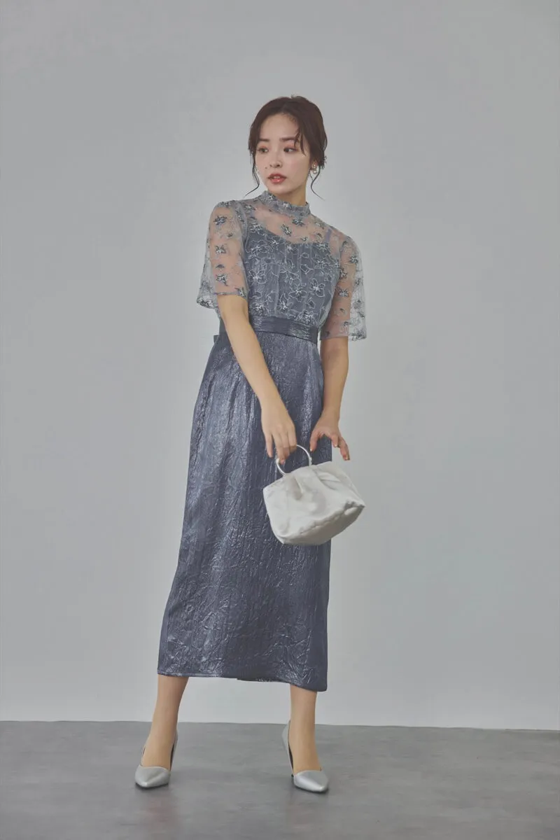 ブルーの刺繍トップス付きシャイニードレス