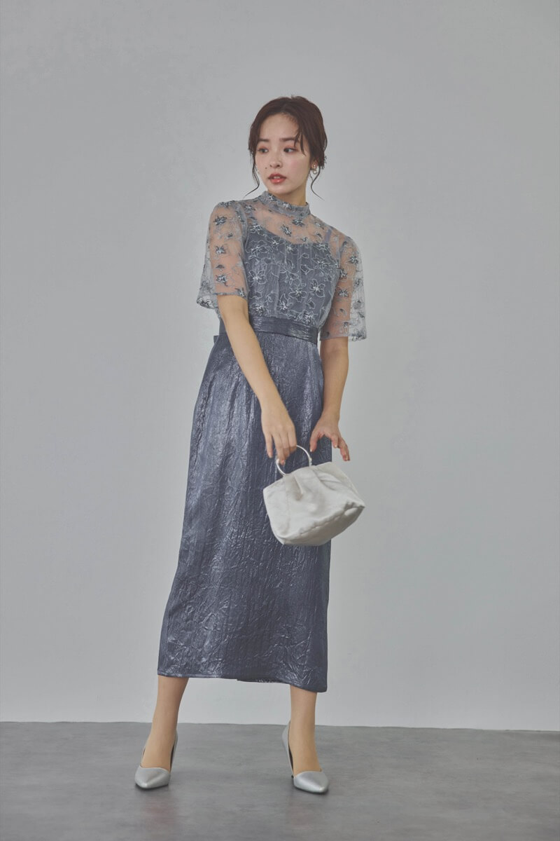 ブルーの刺繍トップス付きシャイニードレス