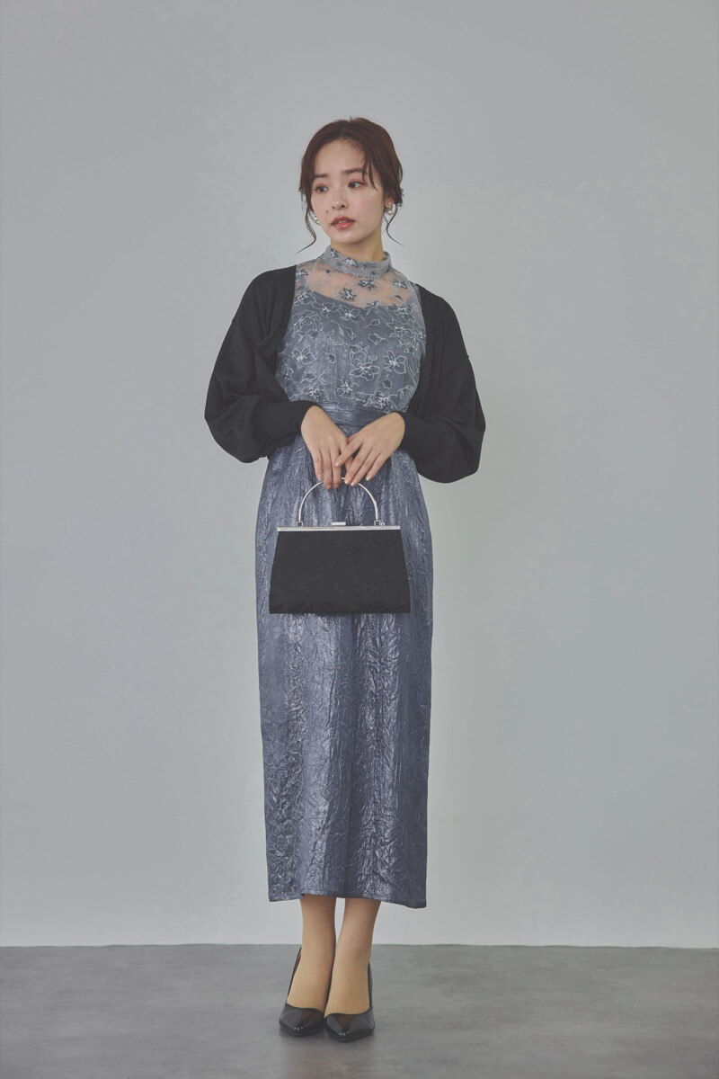 ブルーの刺繍トップス付きシャイニードレス