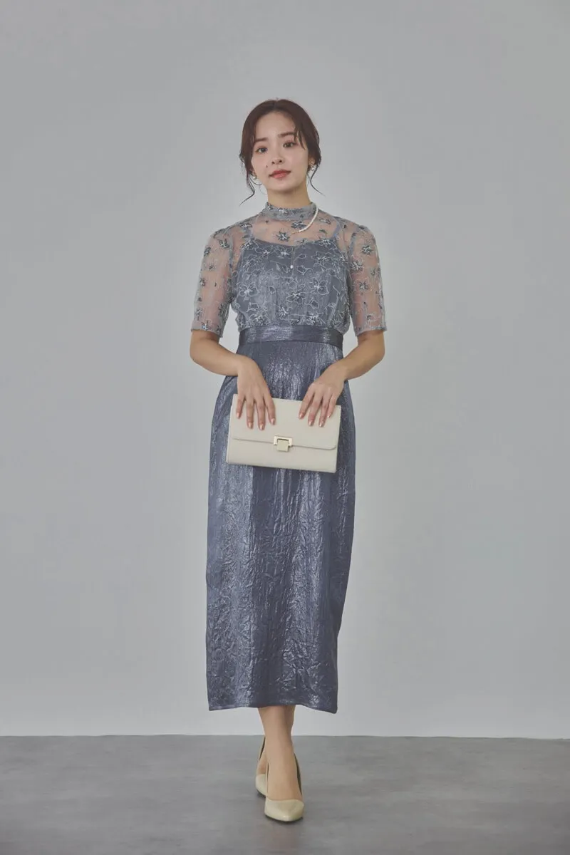 ブルーの刺繍トップス付きシャイニードレス