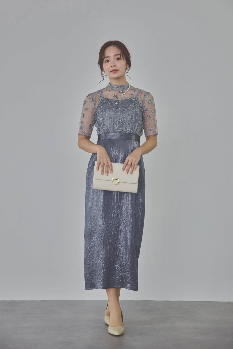 ブルーの刺繍トップス付きシャイニードレス