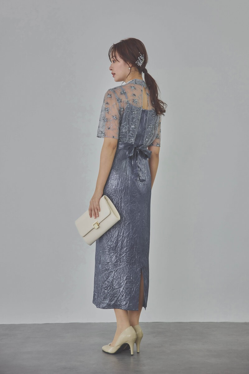 ブルーの刺繍トップス付きシャイニードレス