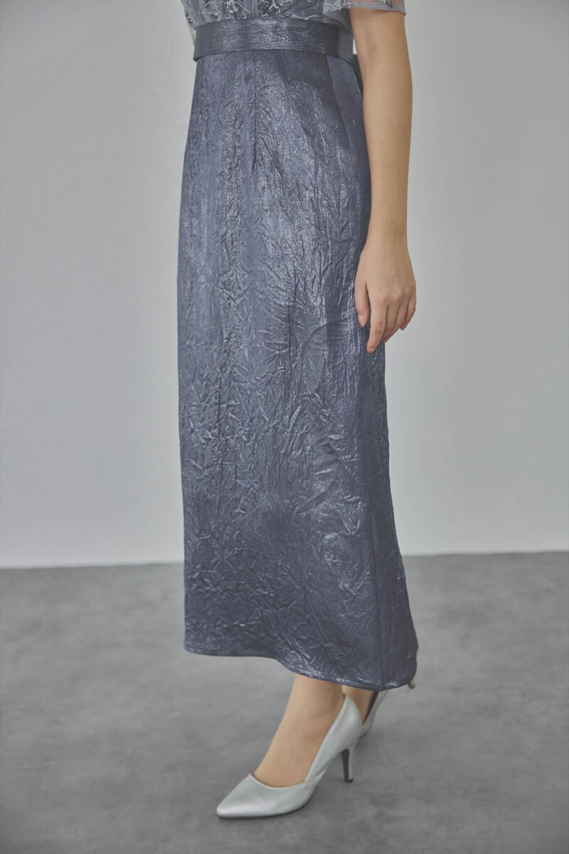 ブルーの刺繍トップス付きシャイニードレス