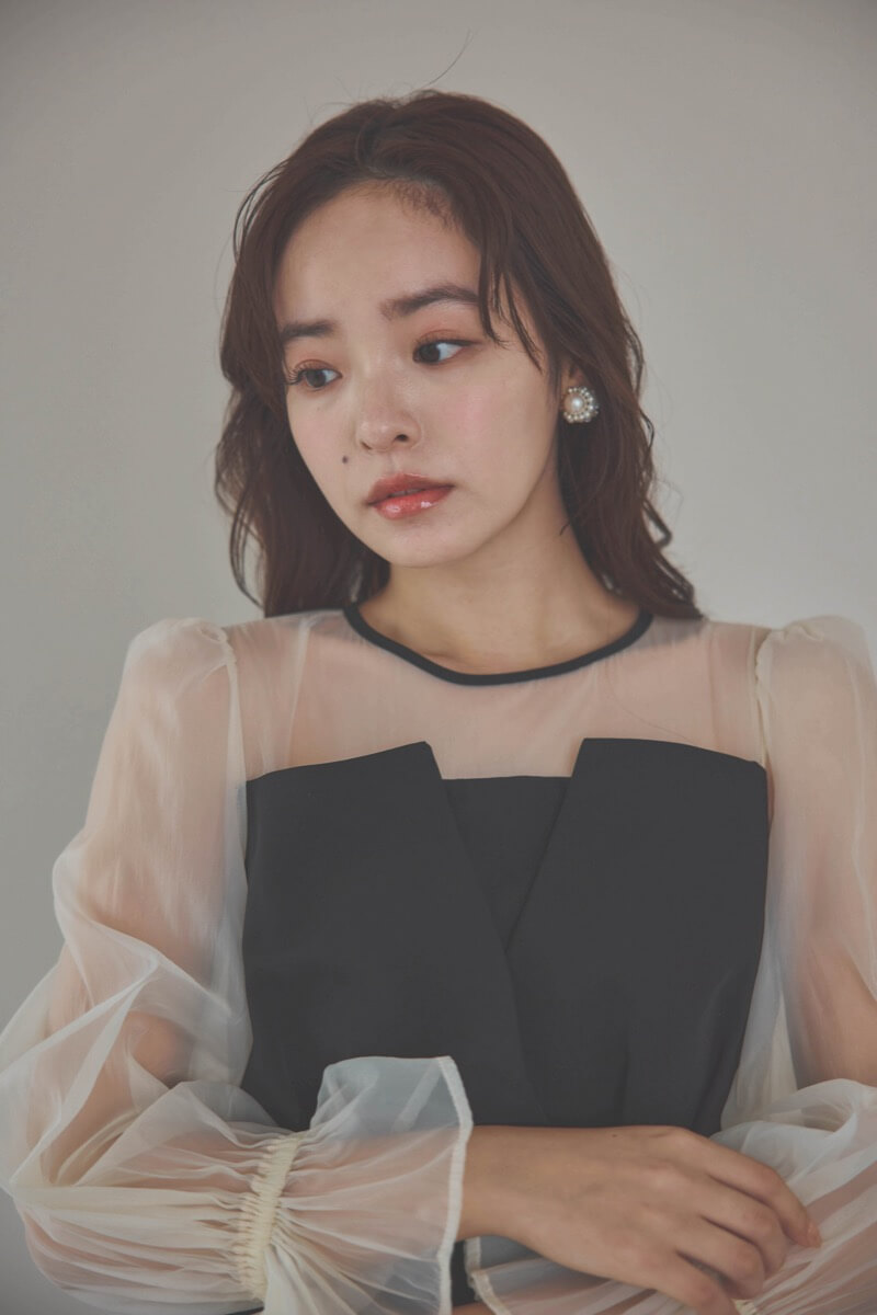 ブラックのビスチェデザインコクーンドレス