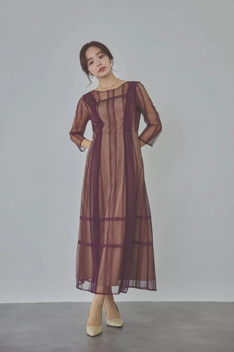 ボルドーのジオメトリックレースドレス