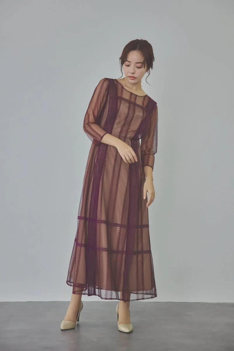 ボルドーのジオメトリックレースドレス