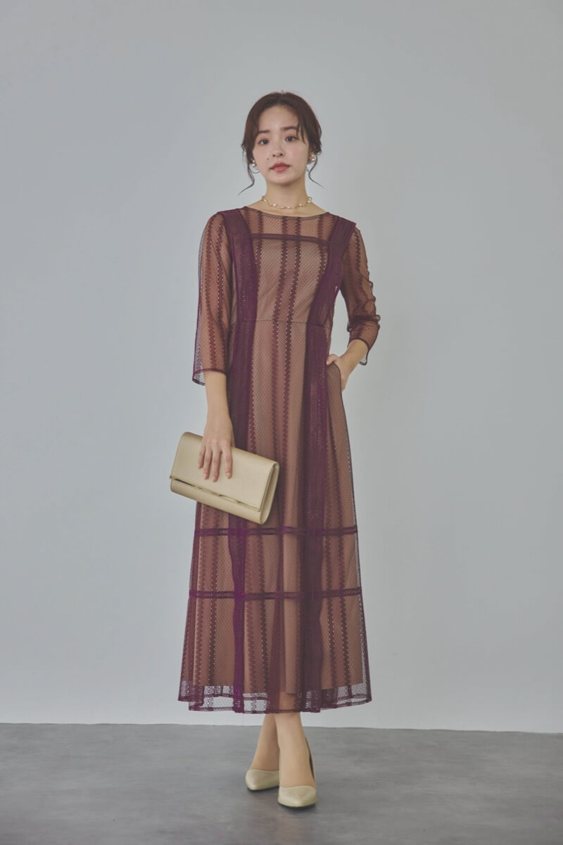 ボルドーのジオメトリックレースドレス