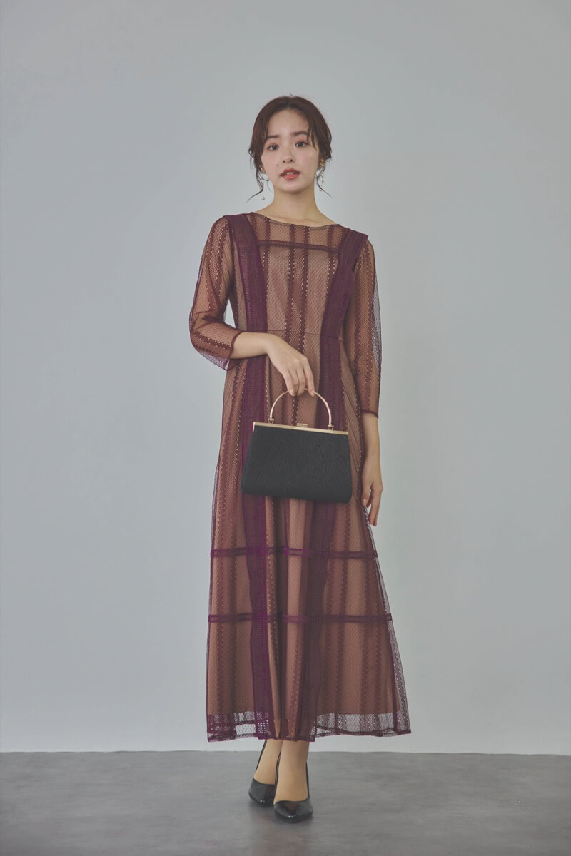 ボルドーのジオメトリックレースドレス