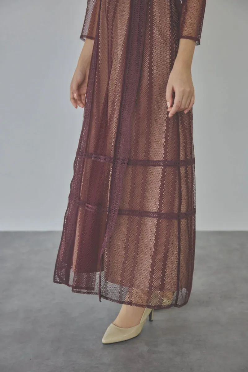 ボルドーのジオメトリックレースドレス