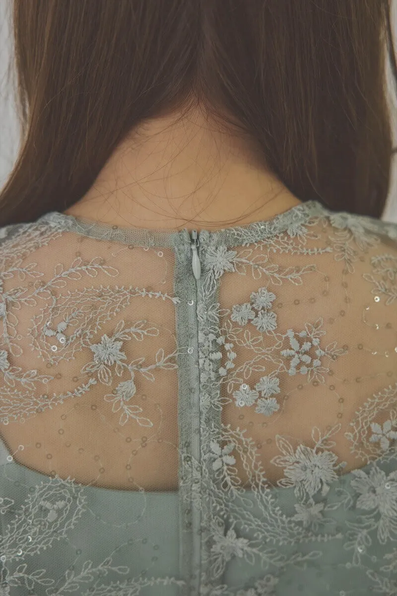 ミントのスパンコールエンブロイダリーAラインドレス