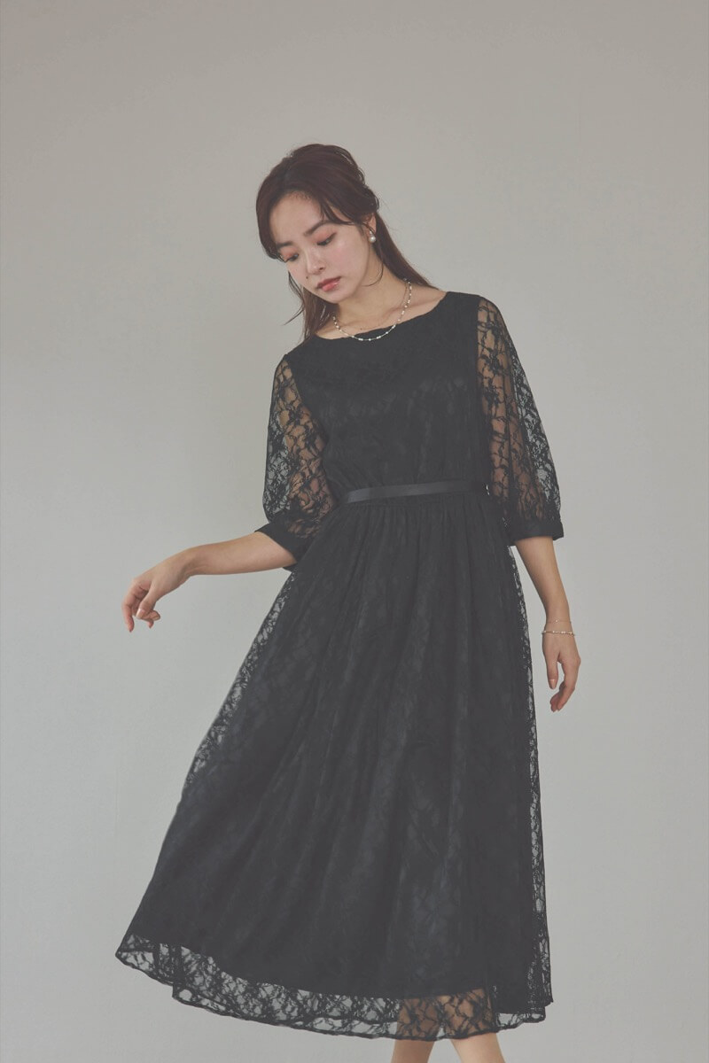 ブラックの授乳口付き総レースドレス