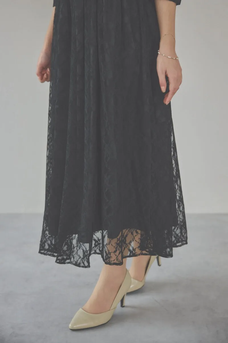 ブラックの授乳口付き総レースドレス