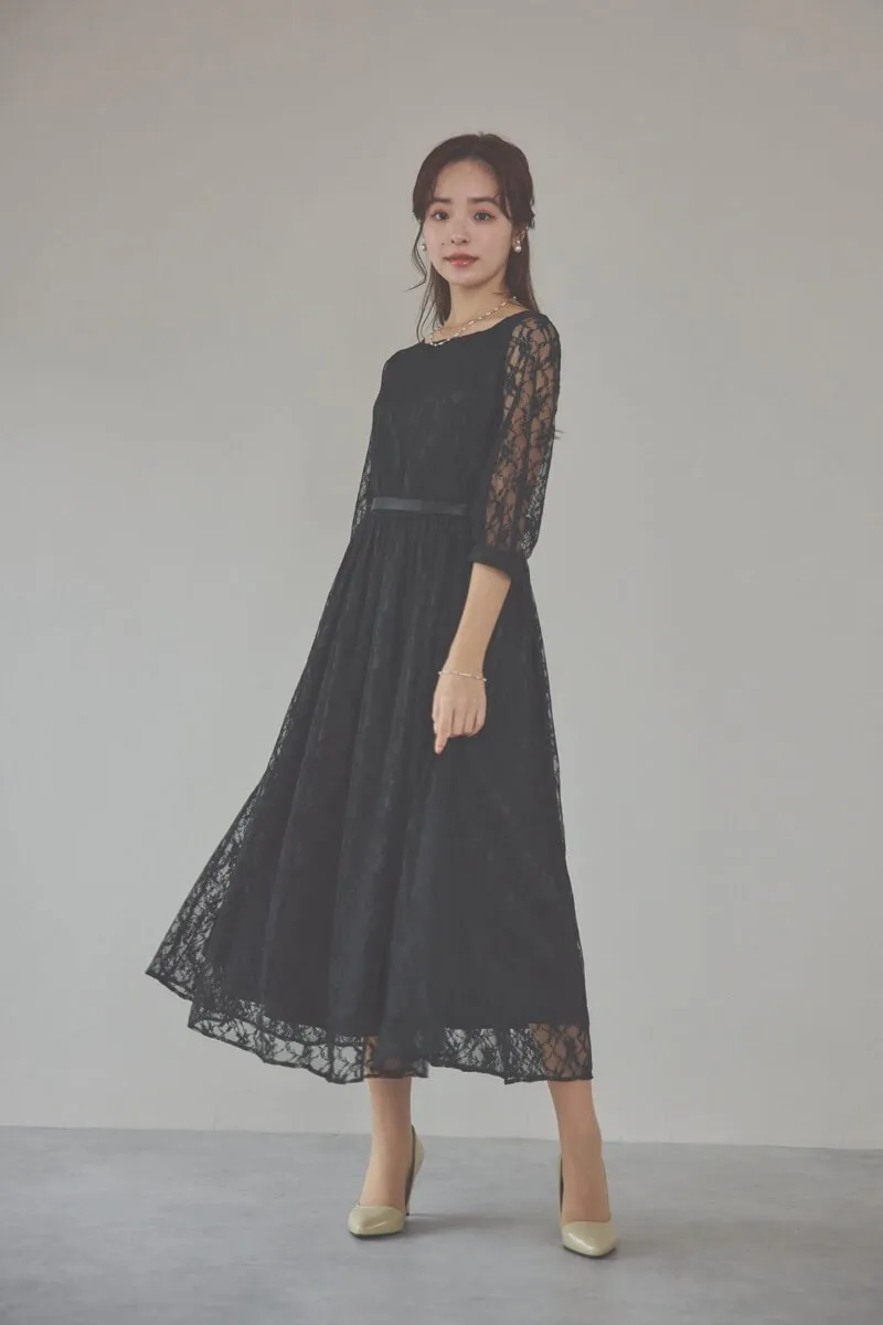 ブラックの授乳口付き総レースドレス