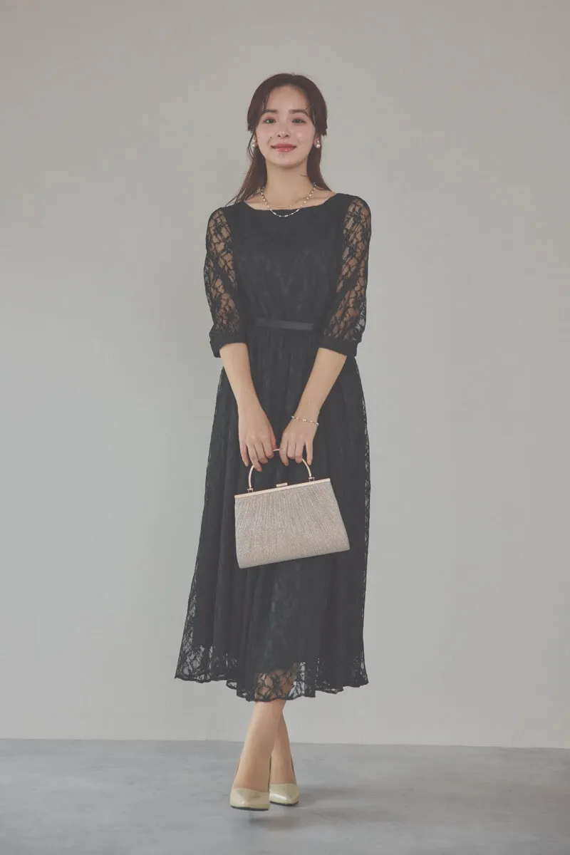 ブラックの授乳口付き総レースドレス