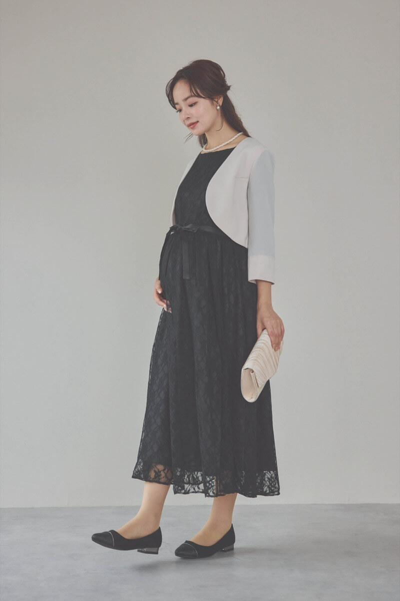 ブラックの授乳口付き総レースドレス