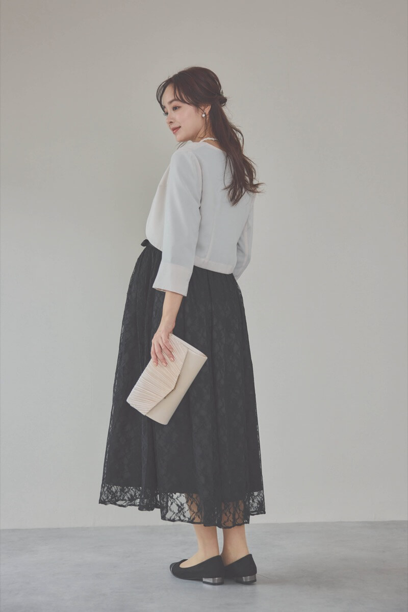 ブラックの授乳口付き総レースドレス