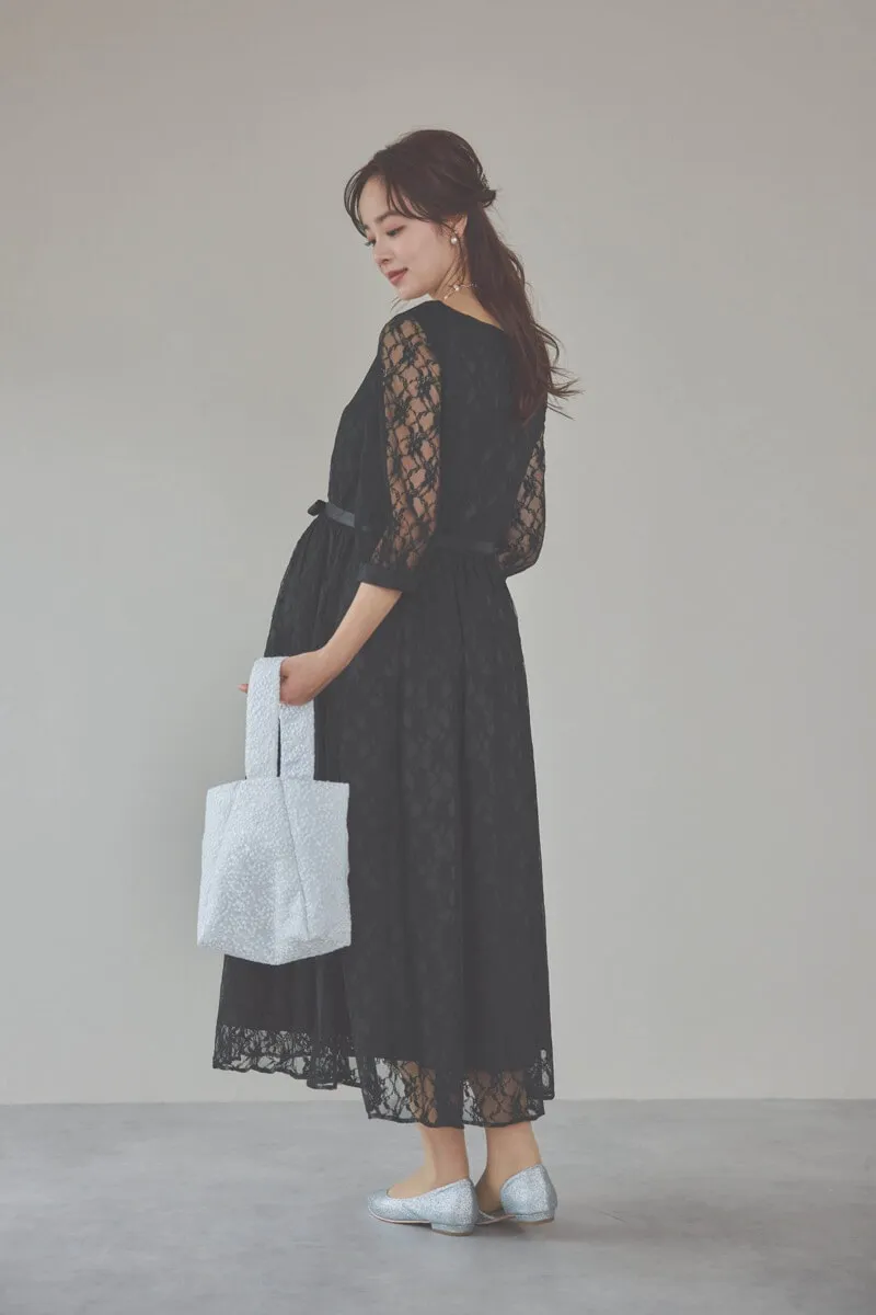 ブラックの授乳口付き総レースドレス