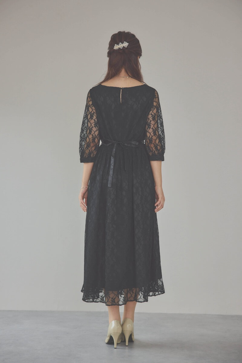 ブラックの授乳口付き総レースドレス