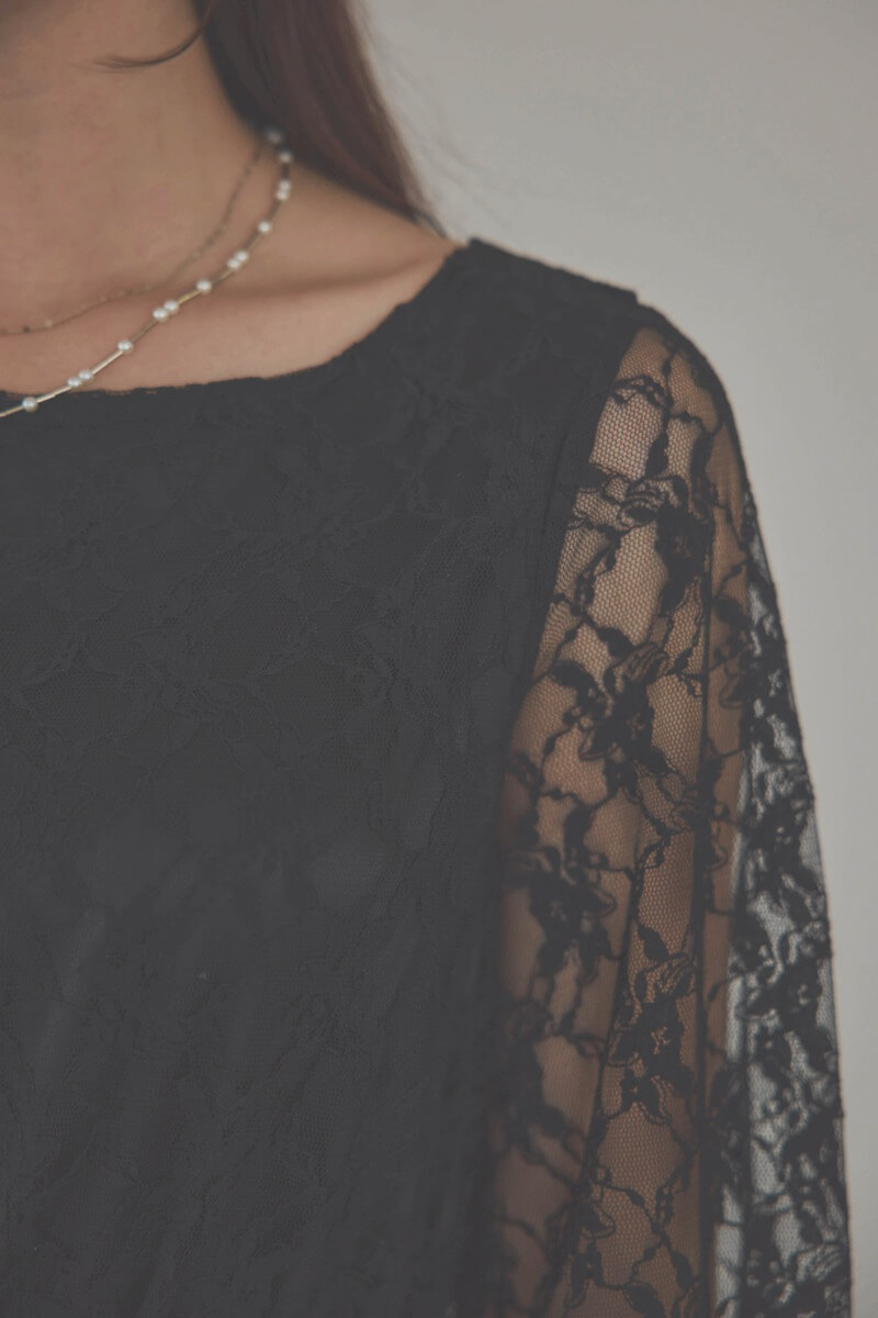 ブラックの授乳口付き総レースドレス