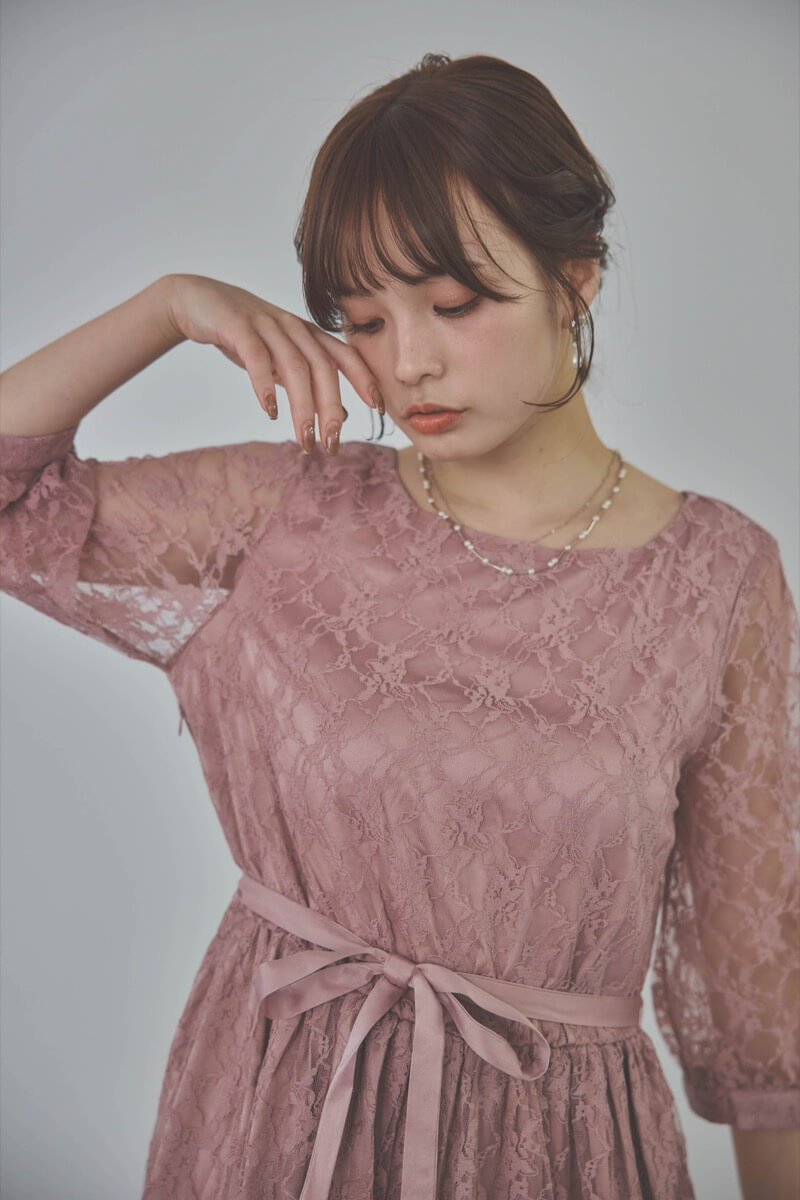 モーヴピンクの授乳口付き総レースドレス