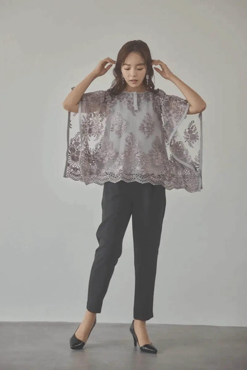 グレージュのバタフライスリーブパンツドレス