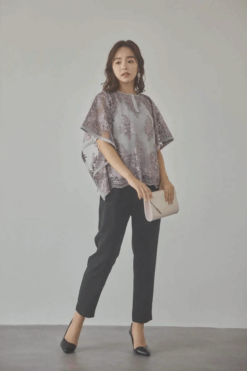 グレージュのバタフライスリーブパンツドレス