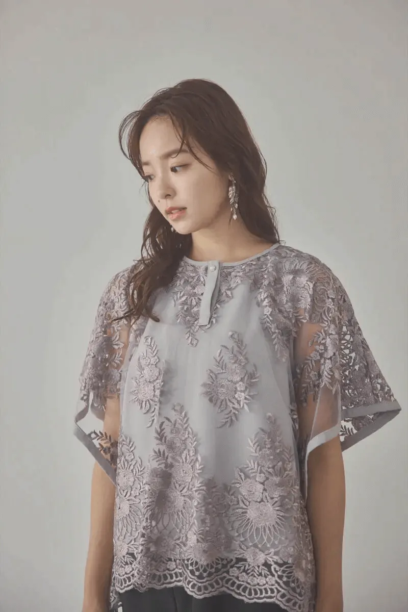 グレージュのバタフライスリーブパンツドレス