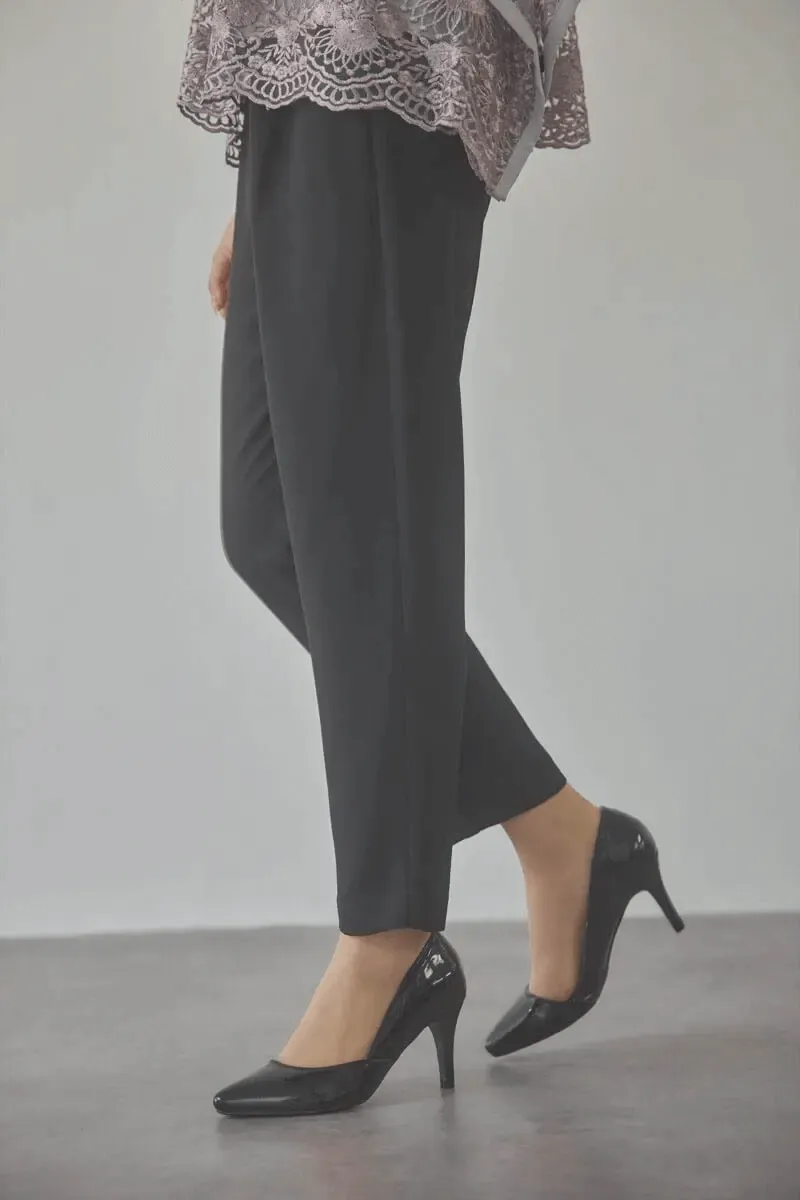 グレージュのバタフライスリーブパンツドレス