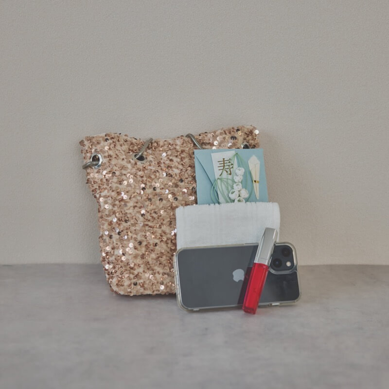 ベージュのスパンコールバッグ