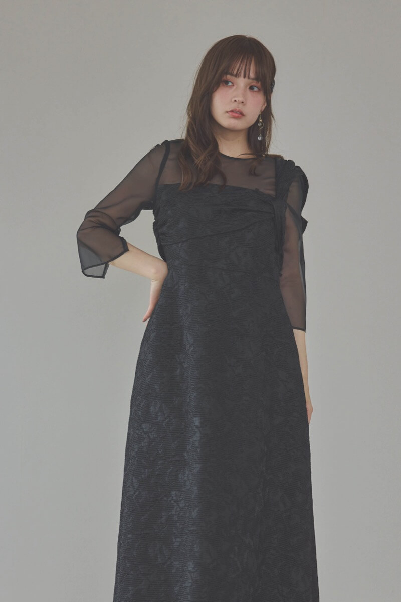 ブラックのリボンモチーフジャガードドレス