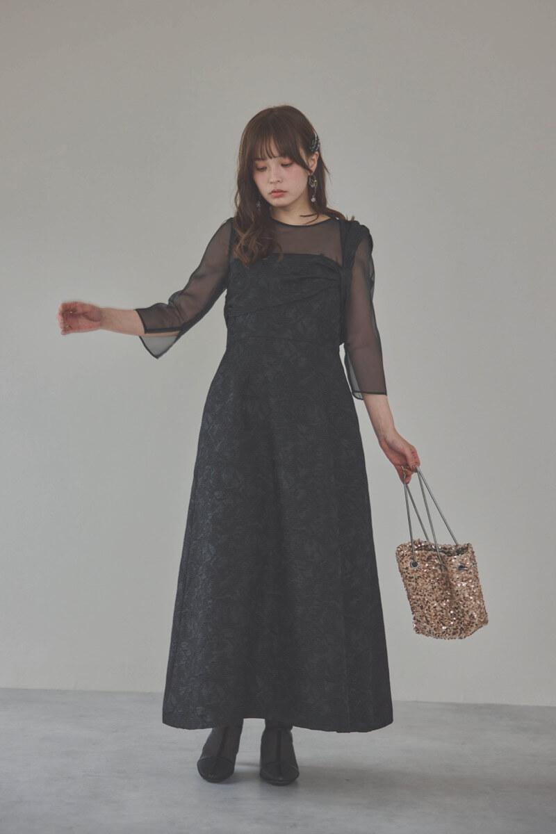 ブラックのリボンモチーフジャガードドレス