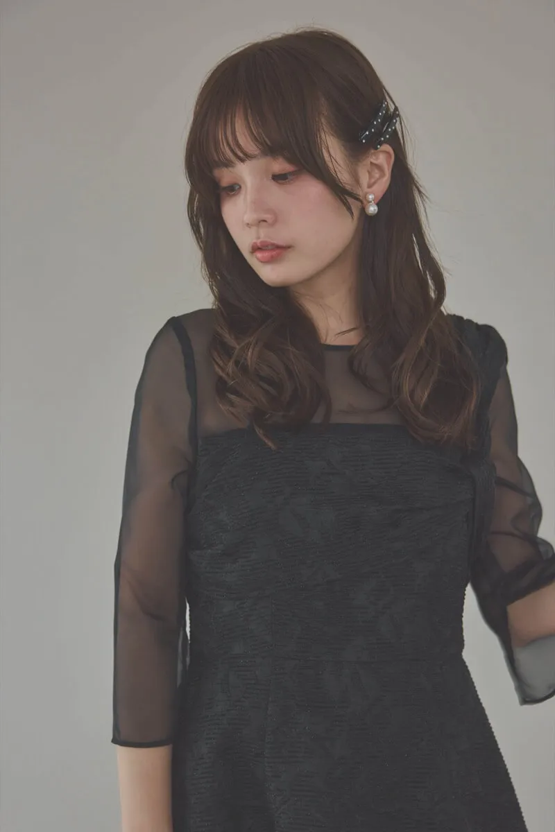 ブラックのリボンモチーフジャガードドレス