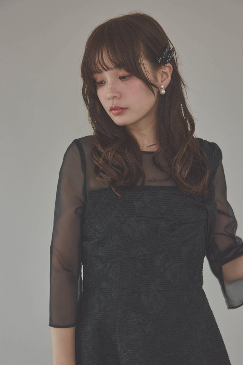 ブラックのリボンモチーフジャガードドレス