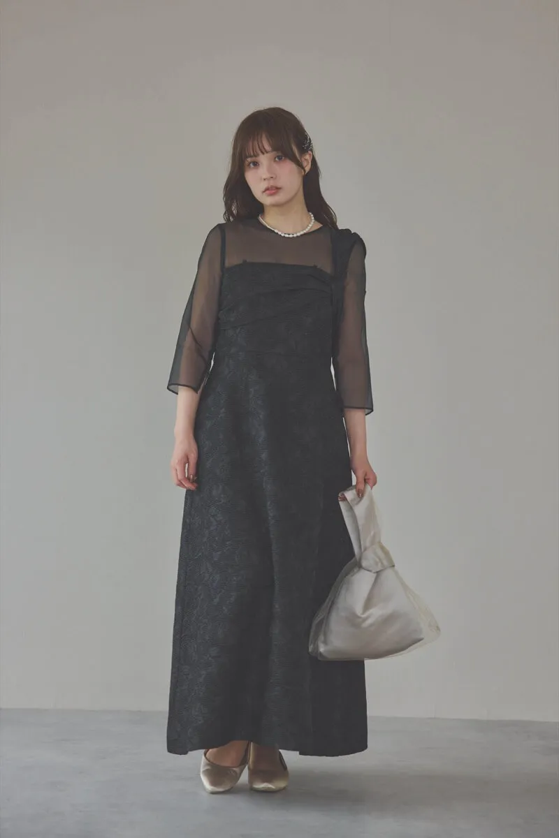 ブラックのリボンモチーフジャガードドレス