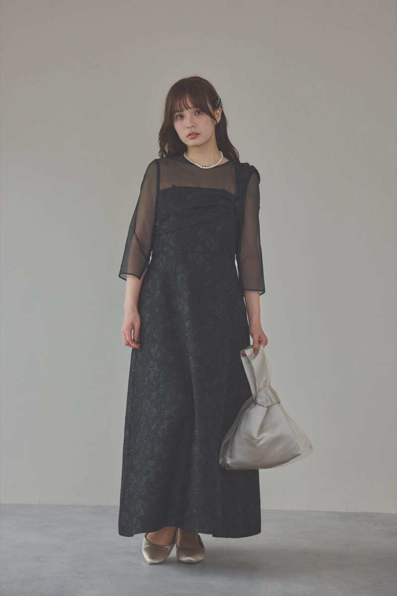 ブラックのリボンモチーフジャガードドレス
