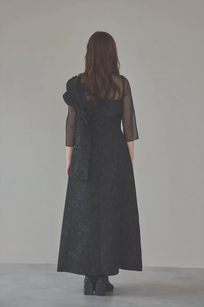 ブラックのリボンモチーフジャガードドレス