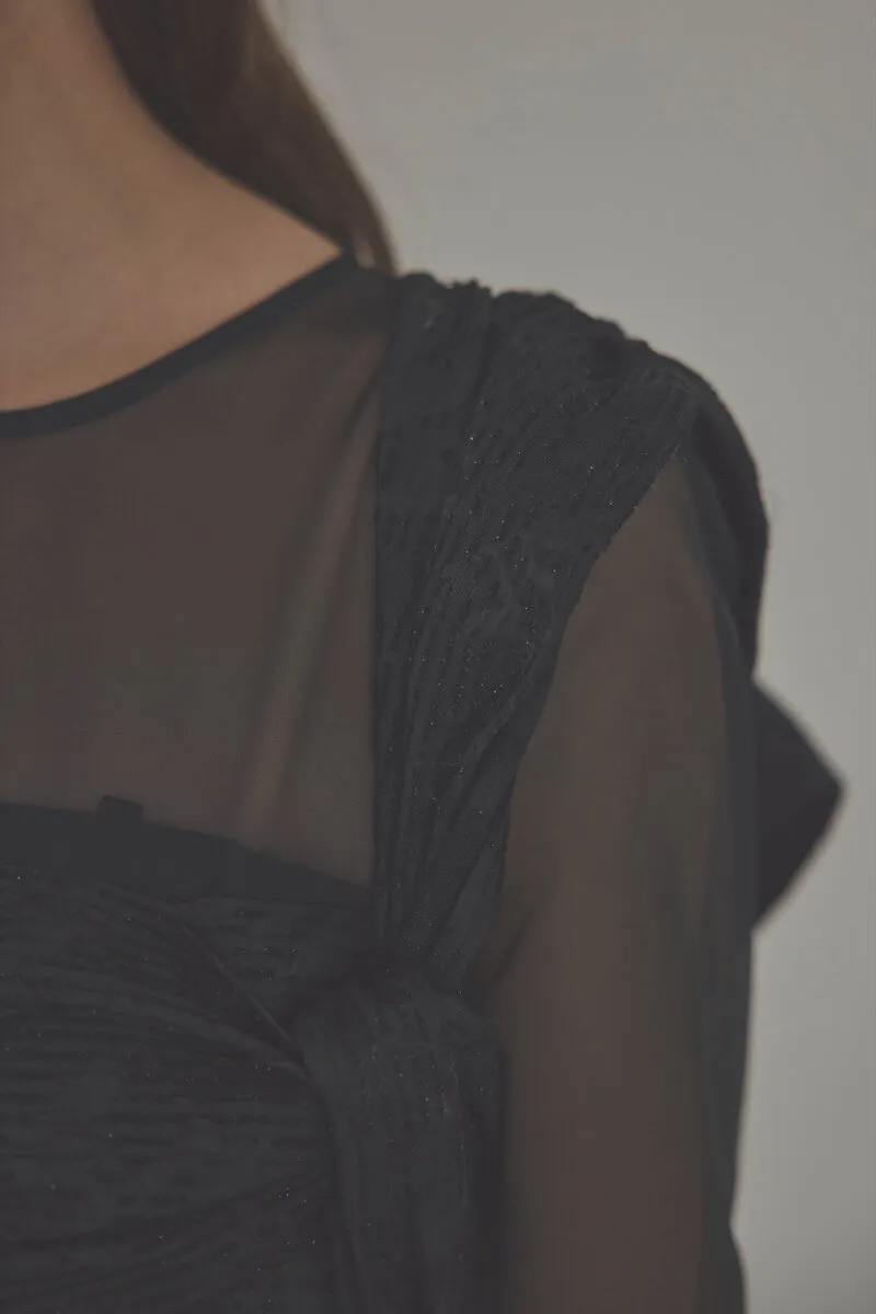 ブラックのリボンモチーフジャガードドレス