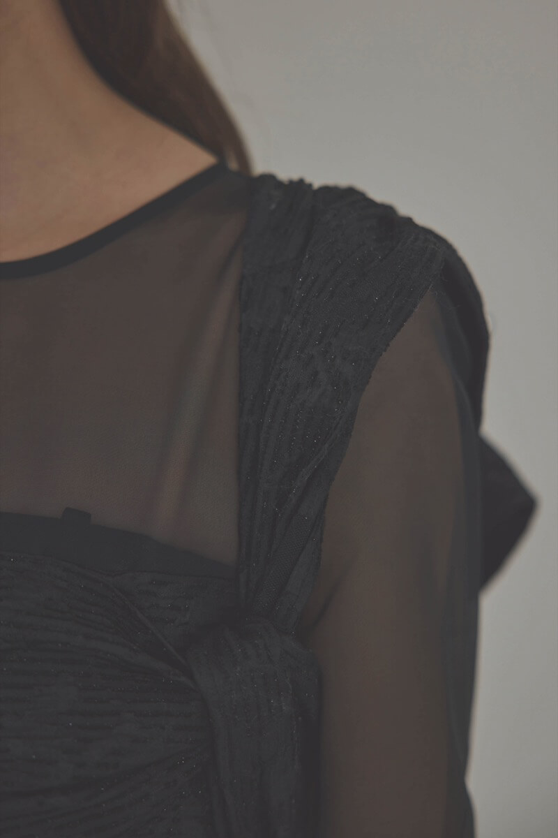 ブラックのリボンモチーフジャガードドレス