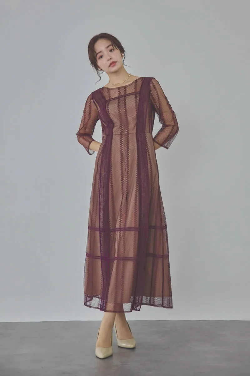 ボルドーのジオメトリックレースドレス