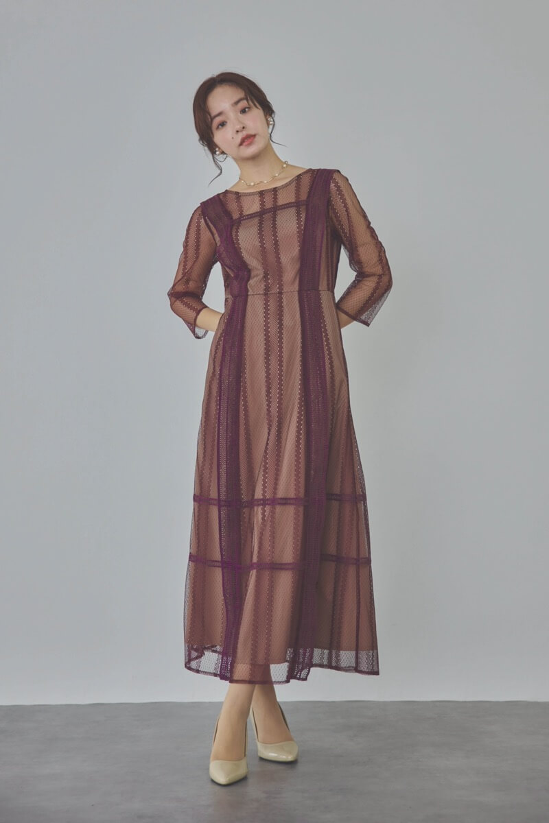 ボルドーのジオメトリックレースドレス