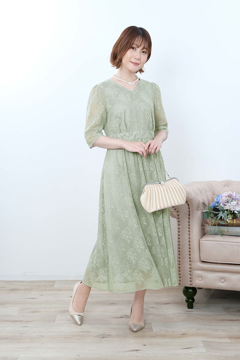 ライトグリーンのフラワーブーケレースドレス