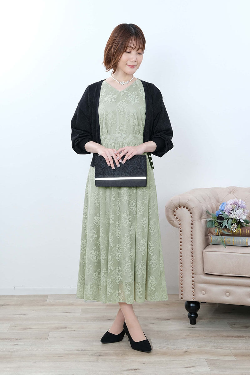 ライトグリーンのフラワーブーケレースドレス