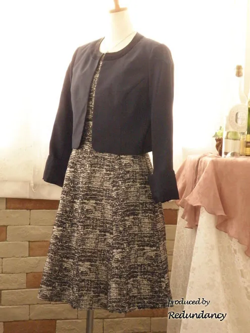 モノトーンのジャガードフレンチスリーブワンピース