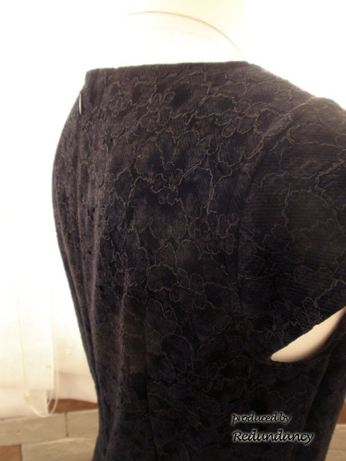 ブラックのベロアレース模様フレアワンピース