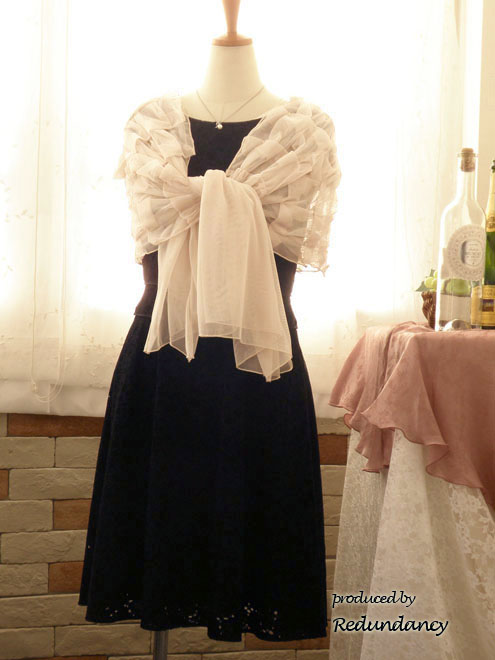 ブラックのベロアレース模様フレアワンピース