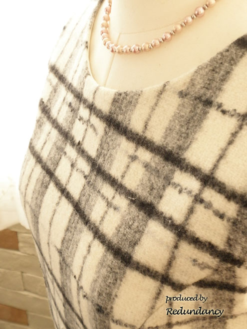 ホワイトのモードチェックAラインワンピース