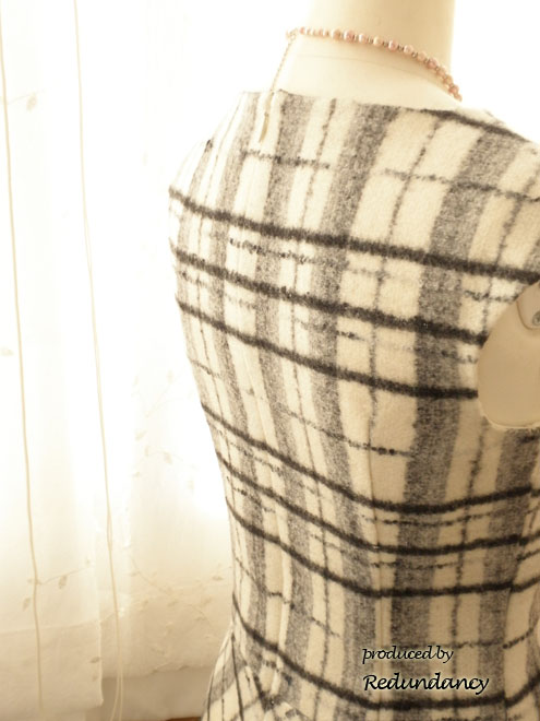 ホワイトのモードチェックAラインワンピース