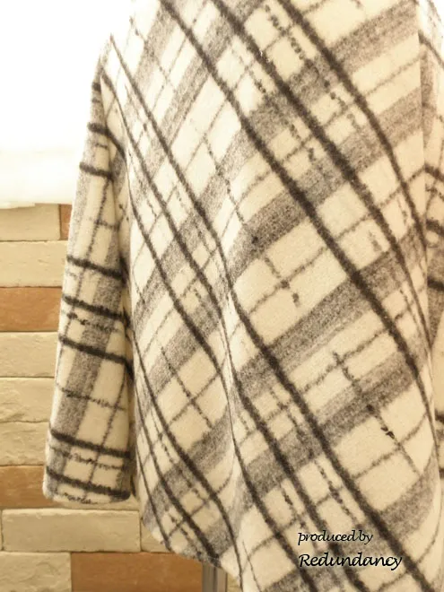 ホワイトのモードチェックAラインワンピース